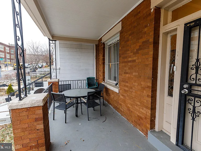 1113 Clifton St NW — Photo 3
