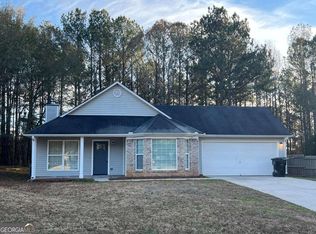 17 Carey Ct, Grantville, GA 30220