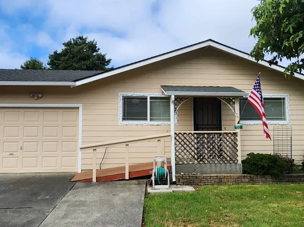 702 Endert St, Crescent City, CA 95531