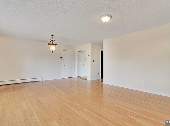 4th image of 1510 Central Ave