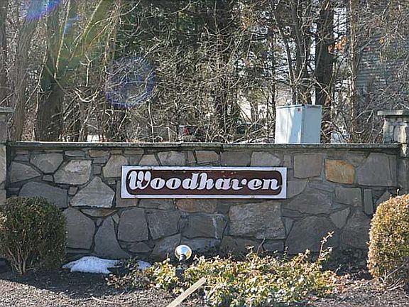 2nd image of 104 Woodhaven Ct