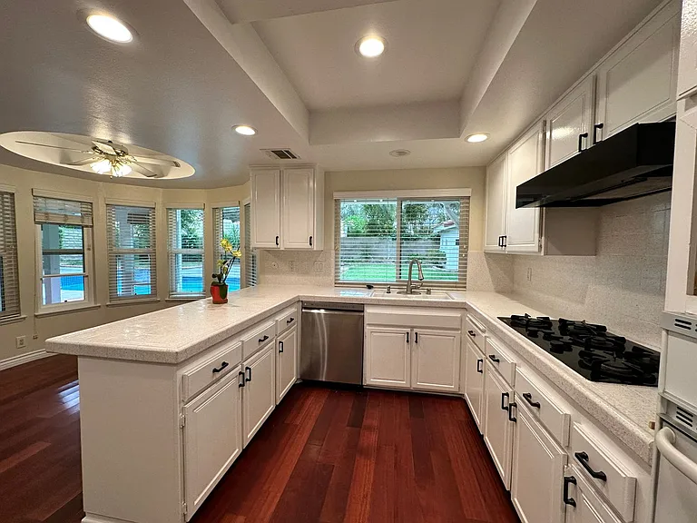 23689 Burton St — Photo 3
