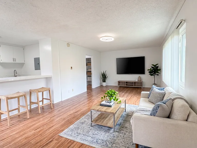 20353 Saticoy St — Photo 11