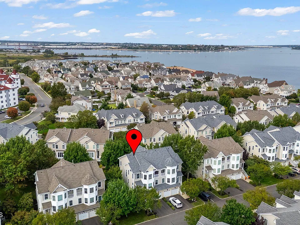 67 S Shore Dr