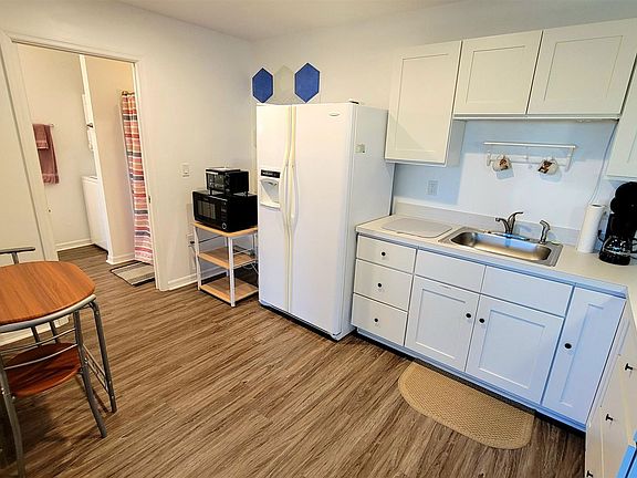 4th image of 909 SW Jacqueline Ave APT B