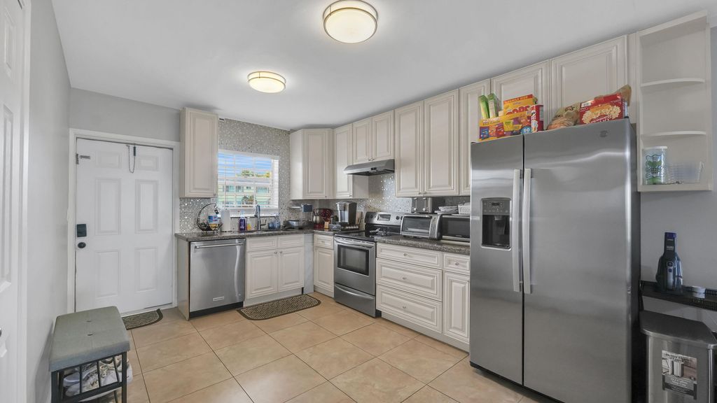 298 SE 6th Avenue #2, photo 8