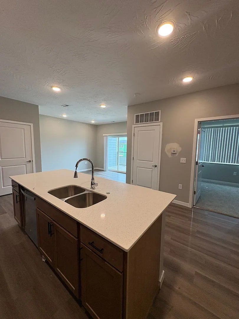 Salem Ridge Apartments — Photo 4
