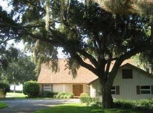 30203 Harris Dr, Leesburg, FL 34748