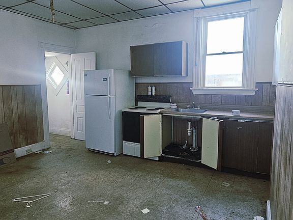 3rd image of 1227 Dewey Ave