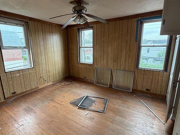 5th image of 134 Walnut St