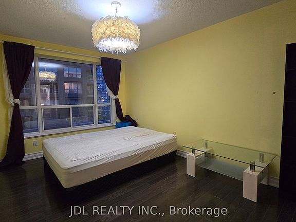 5th image of 889 Bay St #1206