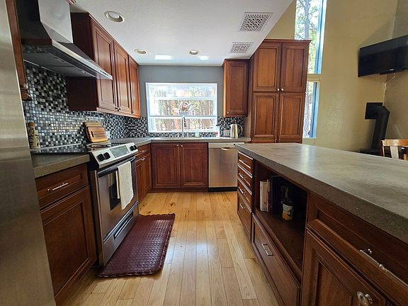 2nd image of 2792 Lee Hill Dr