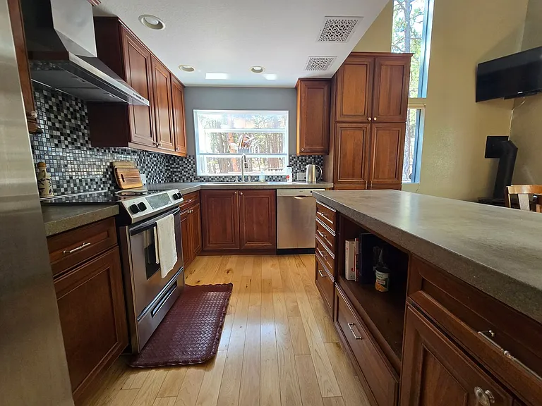 2792 Lee Hill Dr — Photo 2