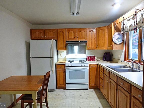 2nd image of 12 Hampton Rd