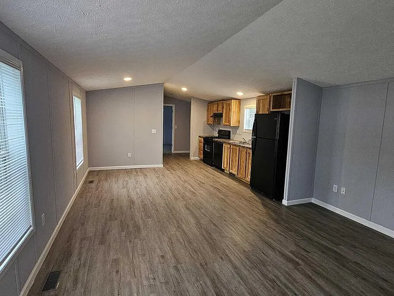 2737 W Washington Ctr #52 — Photo 2