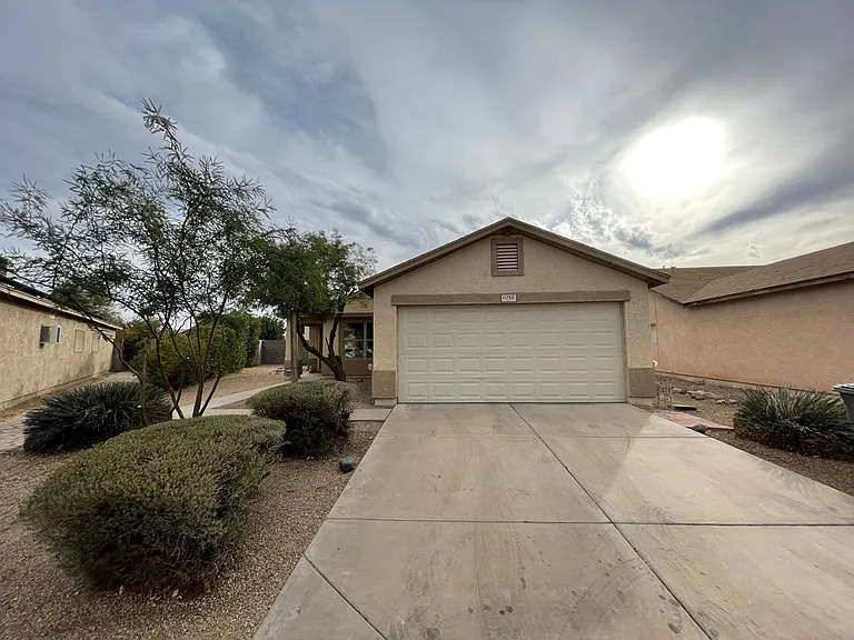 11755 W Corrine Dr — Photo 2