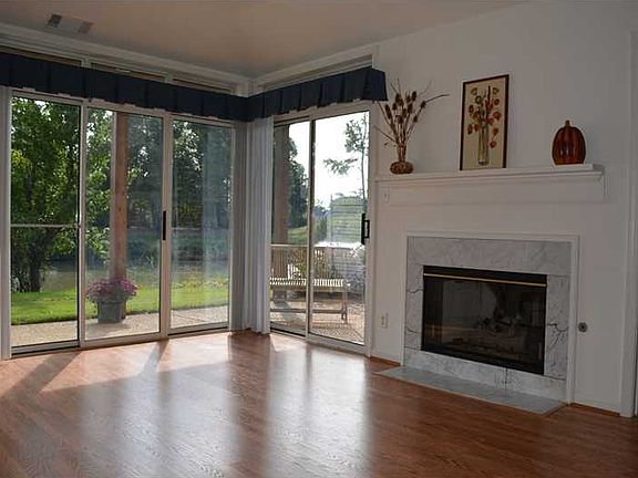 4th image of 316 Persimmon Dr