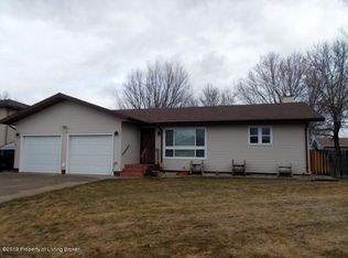 659 4th Ave SW, Dickinson, ND 58601