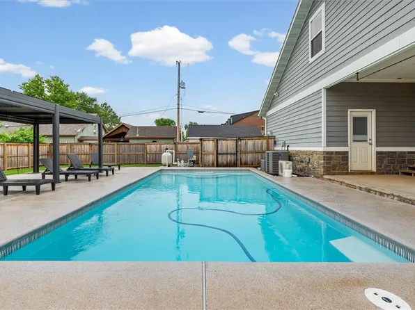 405 NW C St, Bentonville, AR 72712