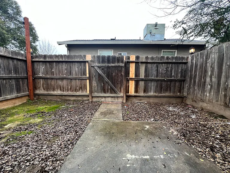 Riverside — Photo 12