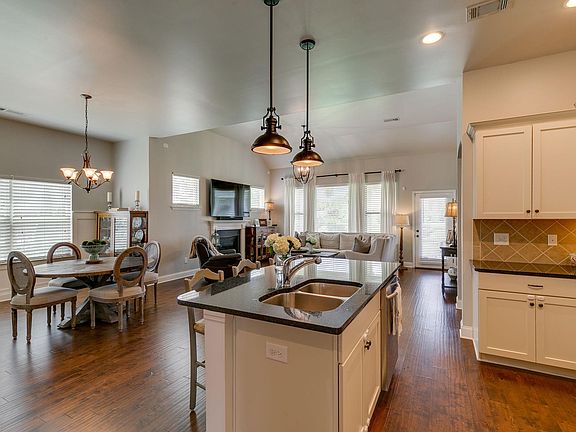 5th image of 2151 Chaucer Park Ln