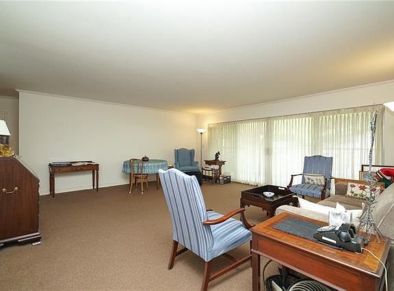 3rd image of 310 W 49th St #103