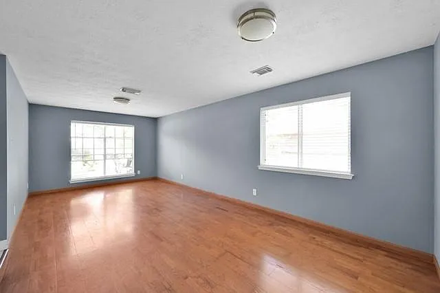 6715 Dillon Dr — Photo 5