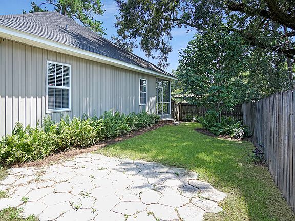 4th image of 2402 Ludmila Ln
