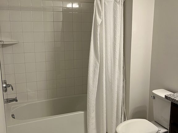 4th image of 42577 Moon Hill Dr #1