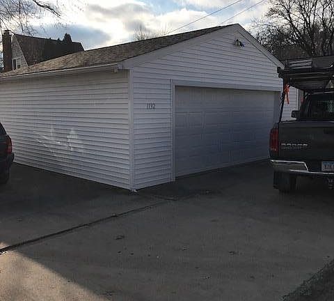 2 stall with additional parking