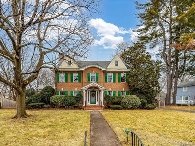125 Quaker Lane North, West Hartford, CT, 06119