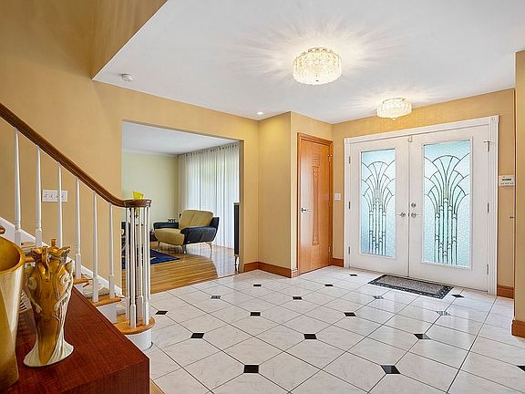 3rd image of 39 Scarsdale Dr