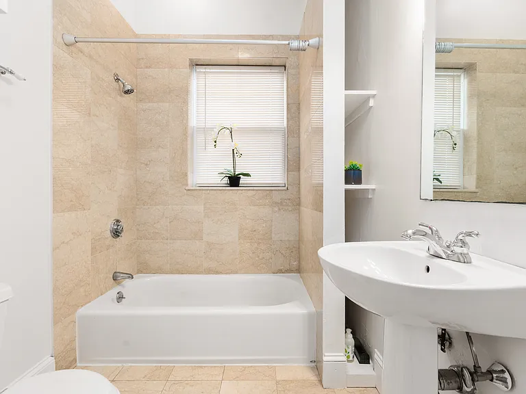 714 E 4th St #3 — Photo 13