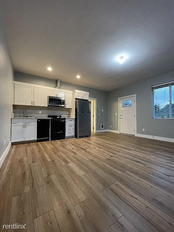 Cozy, Modern, Furnished Studio in Camas — Photo 2
