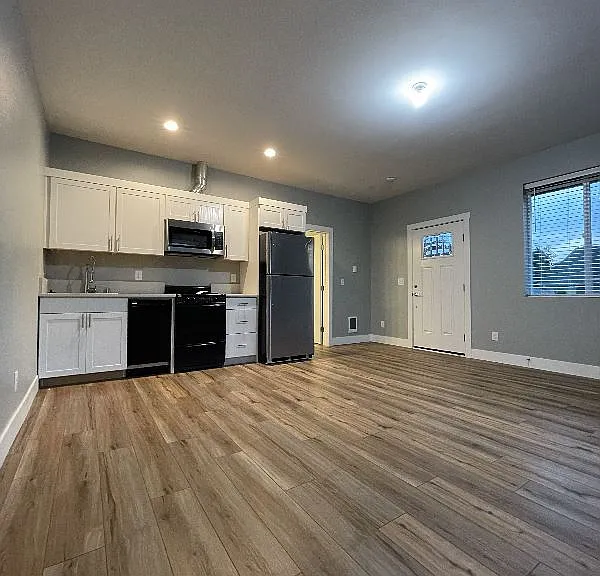 1177 NW 23rd Ave — Photo 2