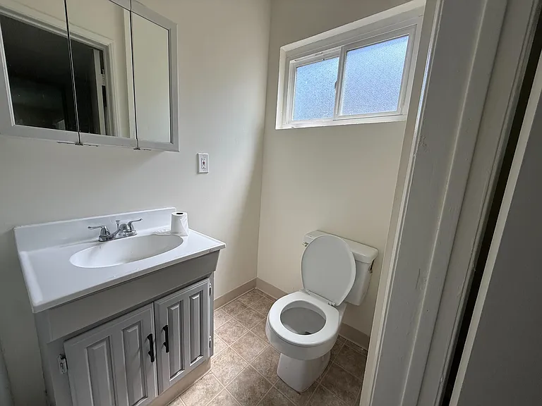 1215 Barry Ave — Photo 9