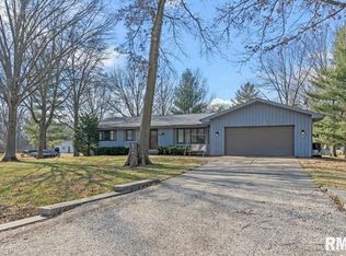 7202 Ramblewood Dr, Rochester, IL 62563