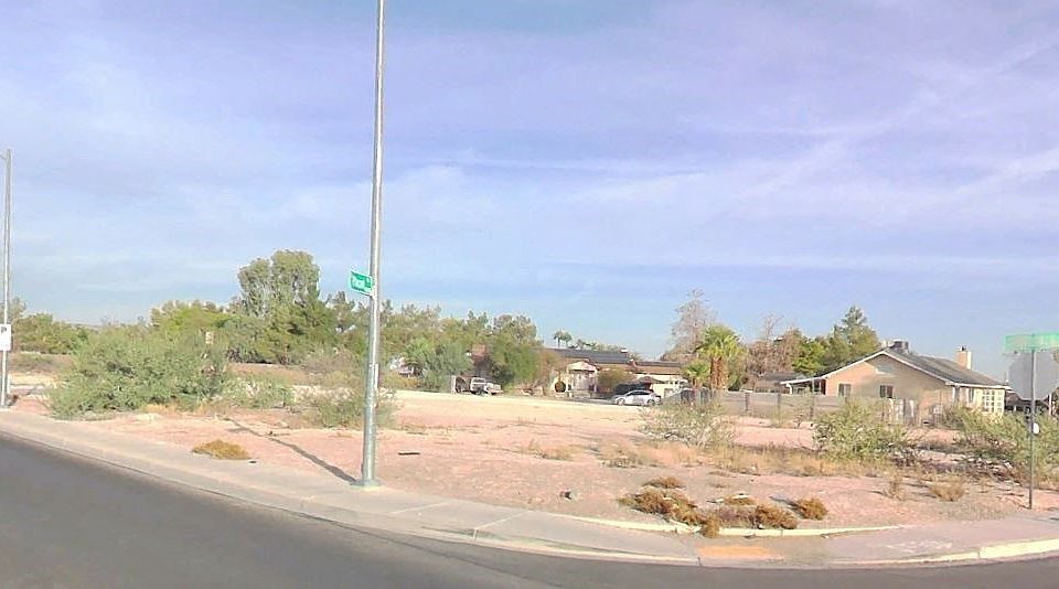 1st image of E Windmill Ln