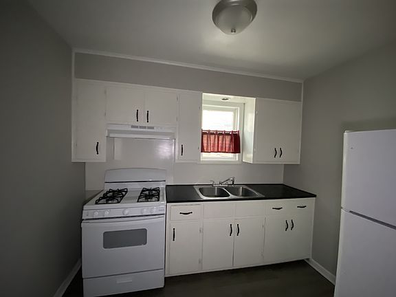 4th image of 62 E King St #2
