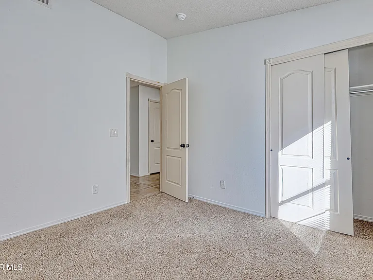 14325 Woods Point Ave — Photo 21