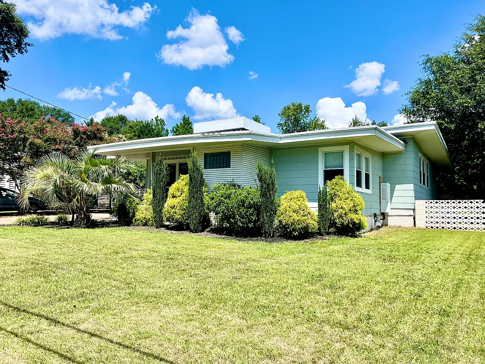 19 Holmes Dr