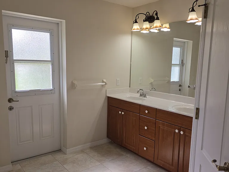 2600 Badger Ln — Photo 13