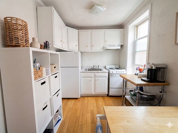 2nd image of 35 Charter St APT 6