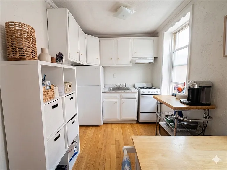35 Charter St #6 — Photo 2