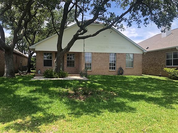 3rd image of 4084 Longwood Cir