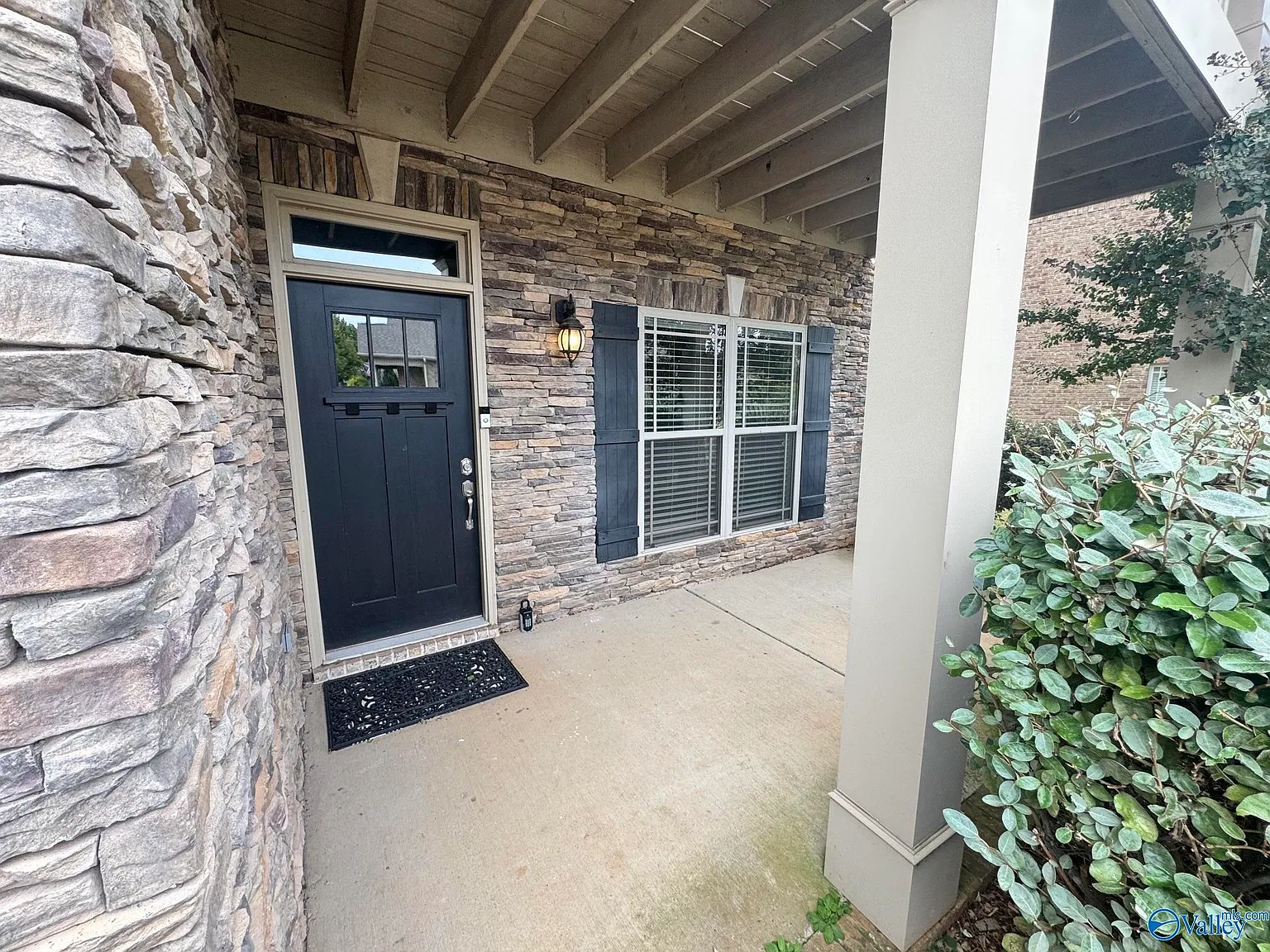 4 bed, 2.5 bath, 2798 sqft, $2,495 — Photo 2