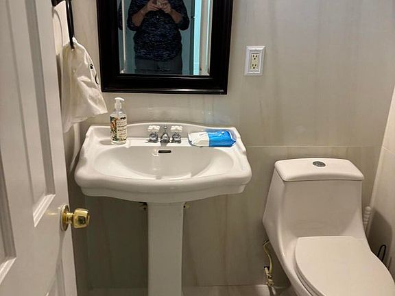 5th image of 896 SW 9th Street Cir APT 9