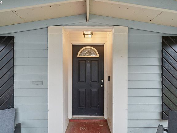 2nd image of 233 SE 5th Ave