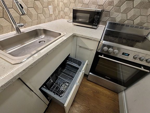 4th image of 69 Stockholm St #4B1