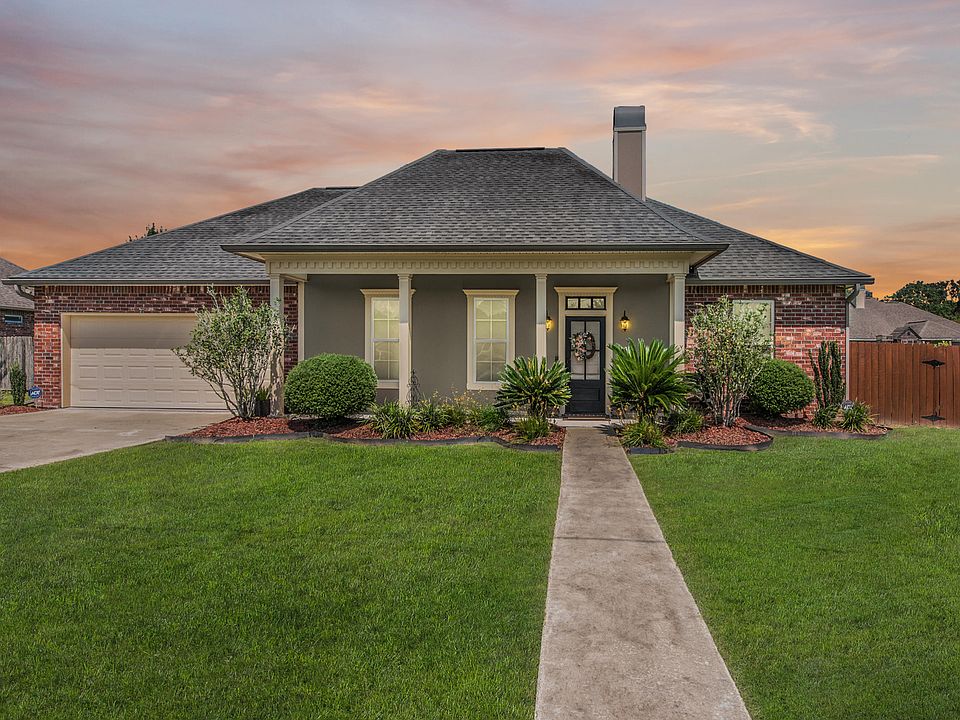 1st image of 302 Deer Valley Ln
